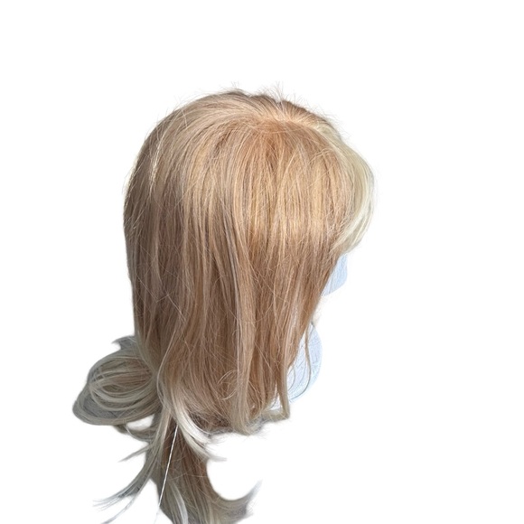 (NWT) Jennifer Petite Monofilament Synthetic Wig by Louis Ferre Vanilla Lush - Picture 6 of 8